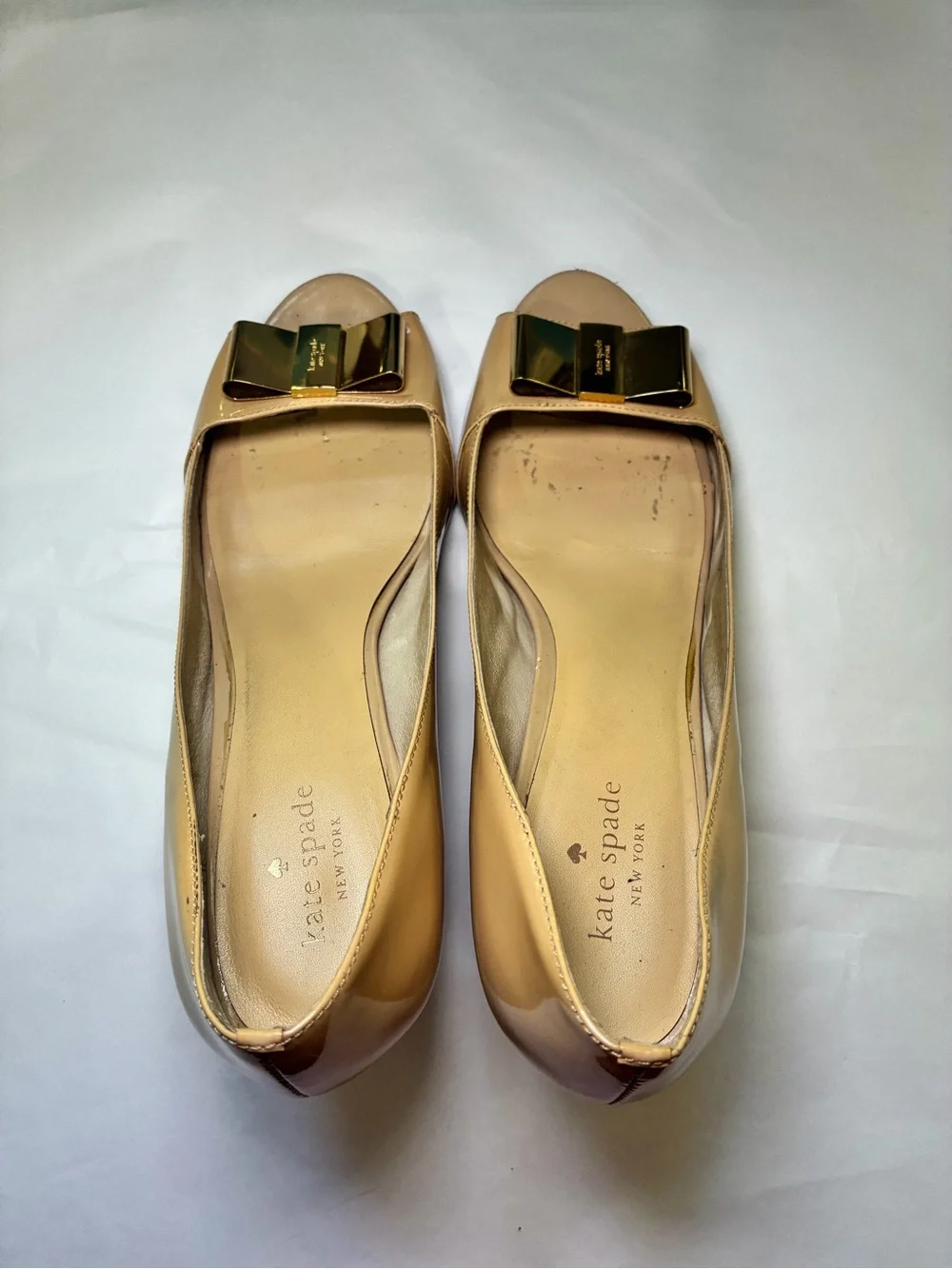 kate spade size 11 Two-Pair Bow-Accent Peep Toe wedge heels in Nude and Black